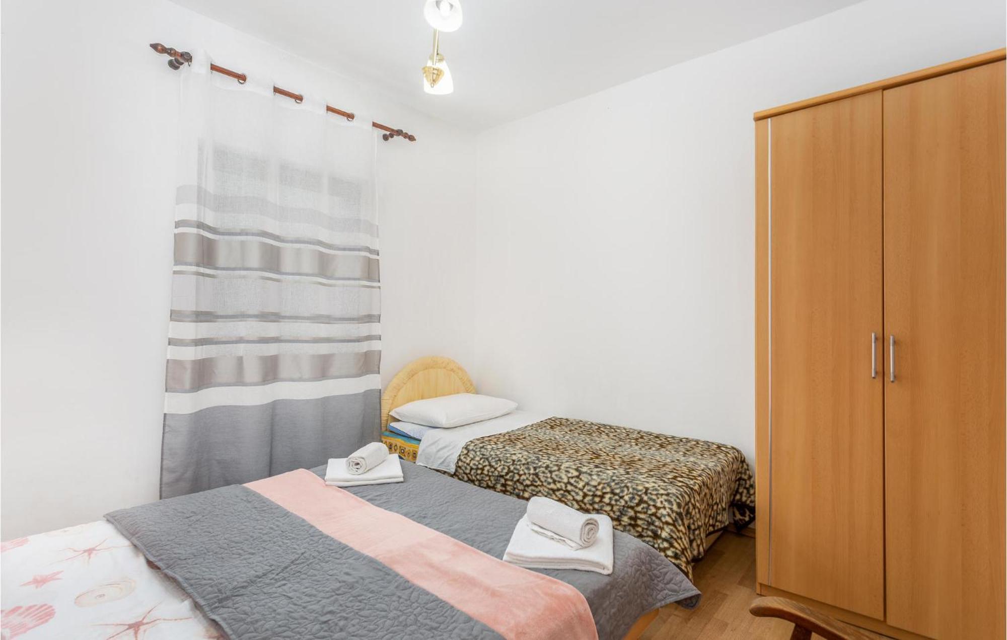 Beautiful Apartment In Malinska With Wifi Екстериор снимка