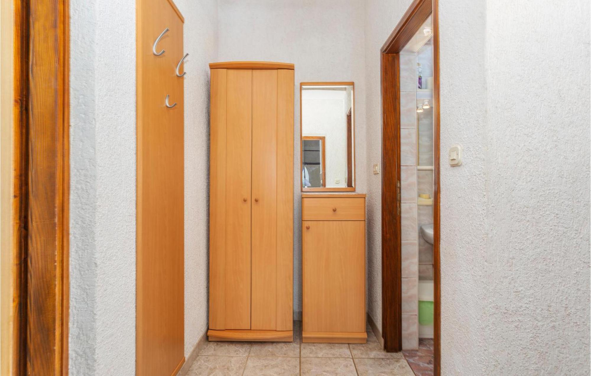 Beautiful Apartment In Malinska With Wifi Екстериор снимка