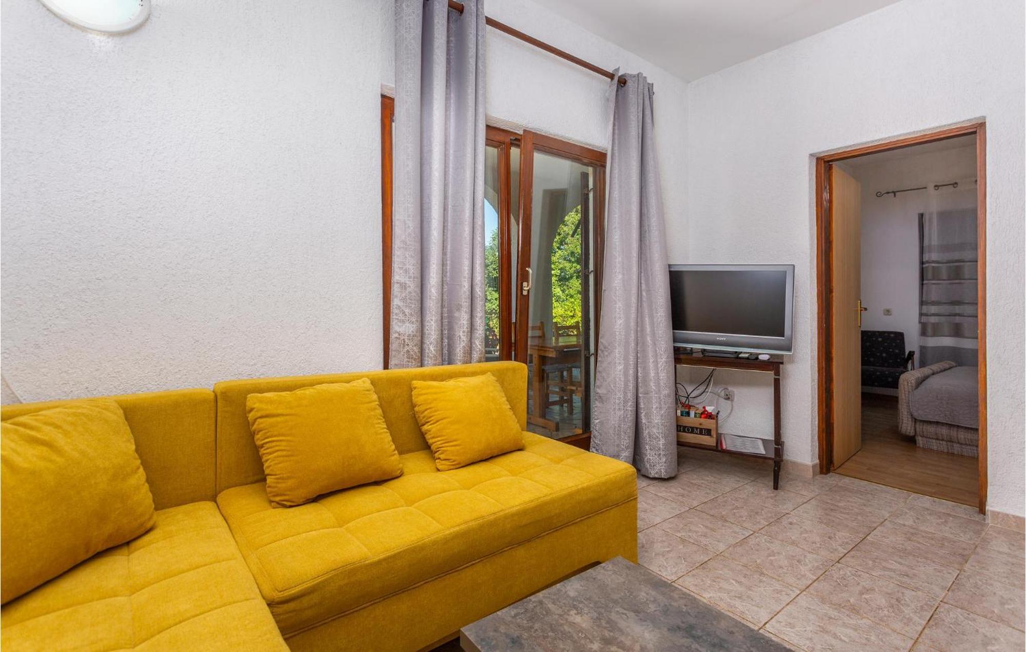 Beautiful Apartment In Malinska With Wifi Екстериор снимка